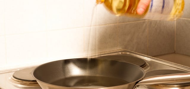 Beim Kochen lassen sich Fettflecken kaum vermeiden